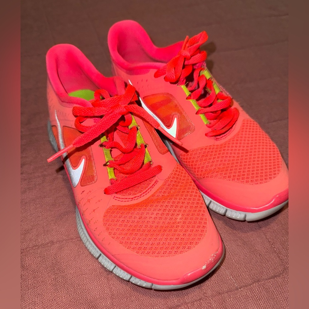 Nike Free Run women’s coral pink tennis shoes size 6 sneakers running